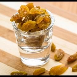 Kishmish Ka Pani Pine Ke Fayde In Hindi Raisins Water Benefits For Health