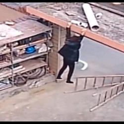 Viral Video little boy saved her mother after she hanging door ladder falls ips officer shares video