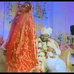 Bride Groom Video: Groom Leg Fractured Before Marriage Bride Won The Heart Of People