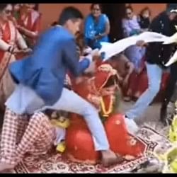 dulha dulhan video man falling on bride and groom in wedding ceremony video went viral