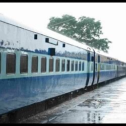 indian railways bhawani mandi railway station half train is standing in rajasthan and half in madhya pradesh