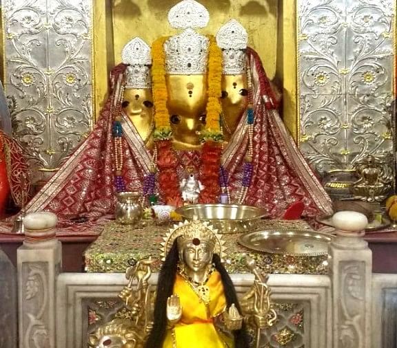Shardiya Navratri : एक ही गर्भगृह में विराजित 3 देवियां, मंदिर में स्वास्तिक बनाने से होती है संतान
