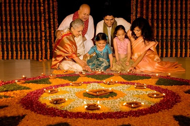 Diwali : इस त्योहार अपने बुजुर्गों को खुश करने के लिए अपनाएं ये तरीके, रिश्ते और होंगे मजबूत