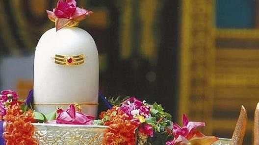 Som Pradosh Vrat : सोम प्रदोष पर आज बनेगा आयुष्मान योग, भगवान शिव के इन मंत्रों के जाप से होगी हर मन