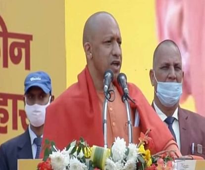 CM Yogi Adityanath Launched Scheme to Distribute Smartphones, Tablets Among 1 Crore Students