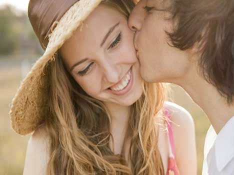 Palmistry Kiss Style च बन क यह तर क बत द ग प य र क ल ए क तन उत वल ह Amar Ujala Hindi News Live