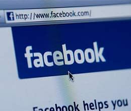 Facebook suffers brief outage