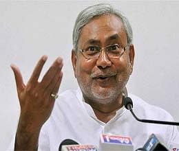 Nitish stresses on spread of education among women