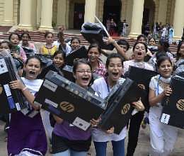628 Agra students get free laptops