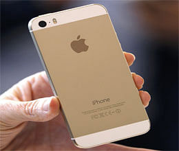 Apple unveils cheaper iPhones 