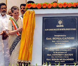 Sonia inaugurates Rajiv Gandhi institute