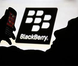 BlackBerry rolls out BBM to Android, iPhone users