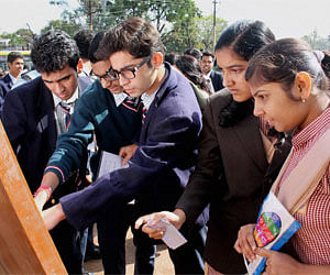 Nitish launches schemes for students as part of 7 resolves
