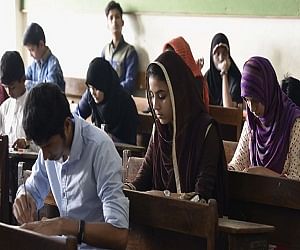   Over 1600 candidates appear for NEET in Kashmir Valley